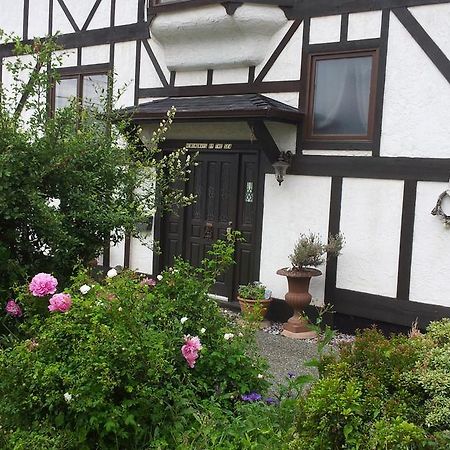 ビクトリア Hemingway'S By The Sea Bed & Breakfast エクステリア 写真