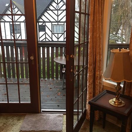 ビクトリア Hemingway'S By The Sea Bed & Breakfast エクステリア 写真