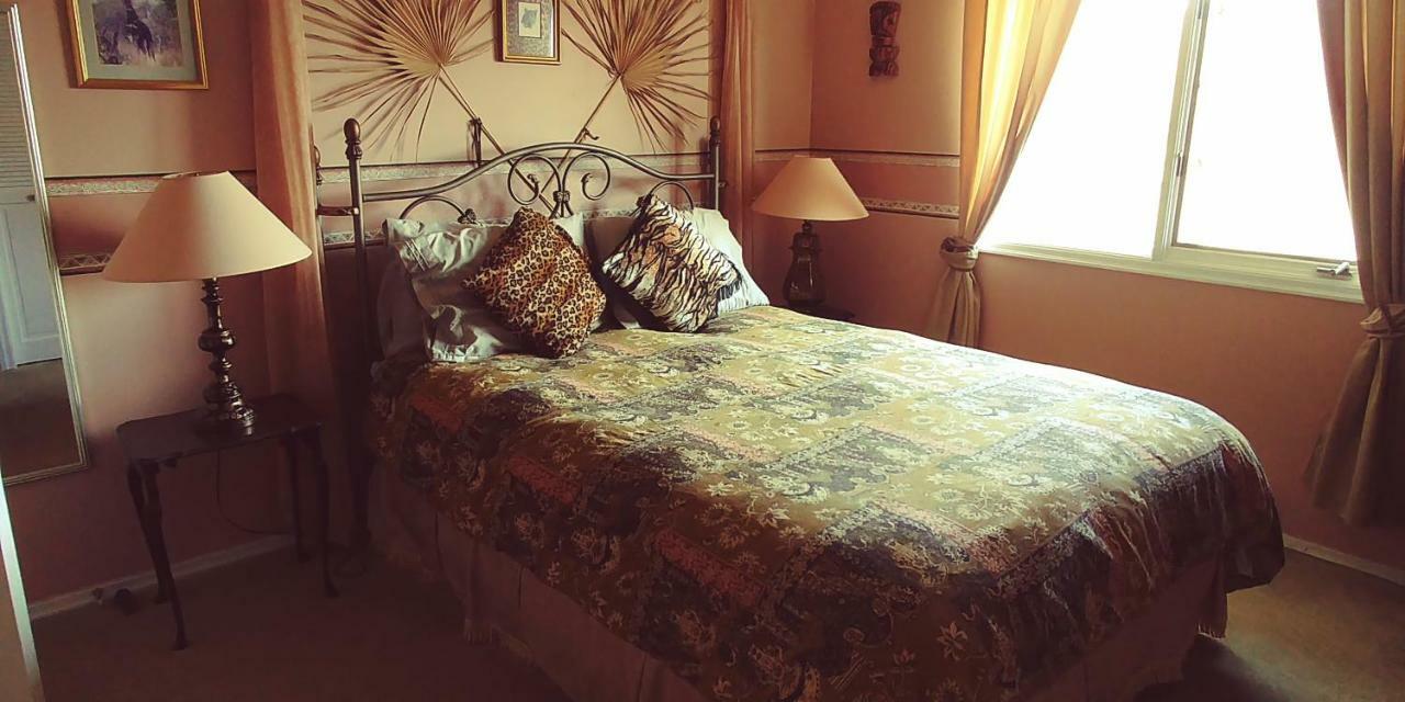 ビクトリア Hemingway'S By The Sea Bed & Breakfast エクステリア 写真